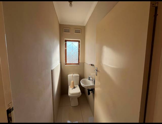 5 BEDROOM FREEHOLD FOR SALE IN BARNS
